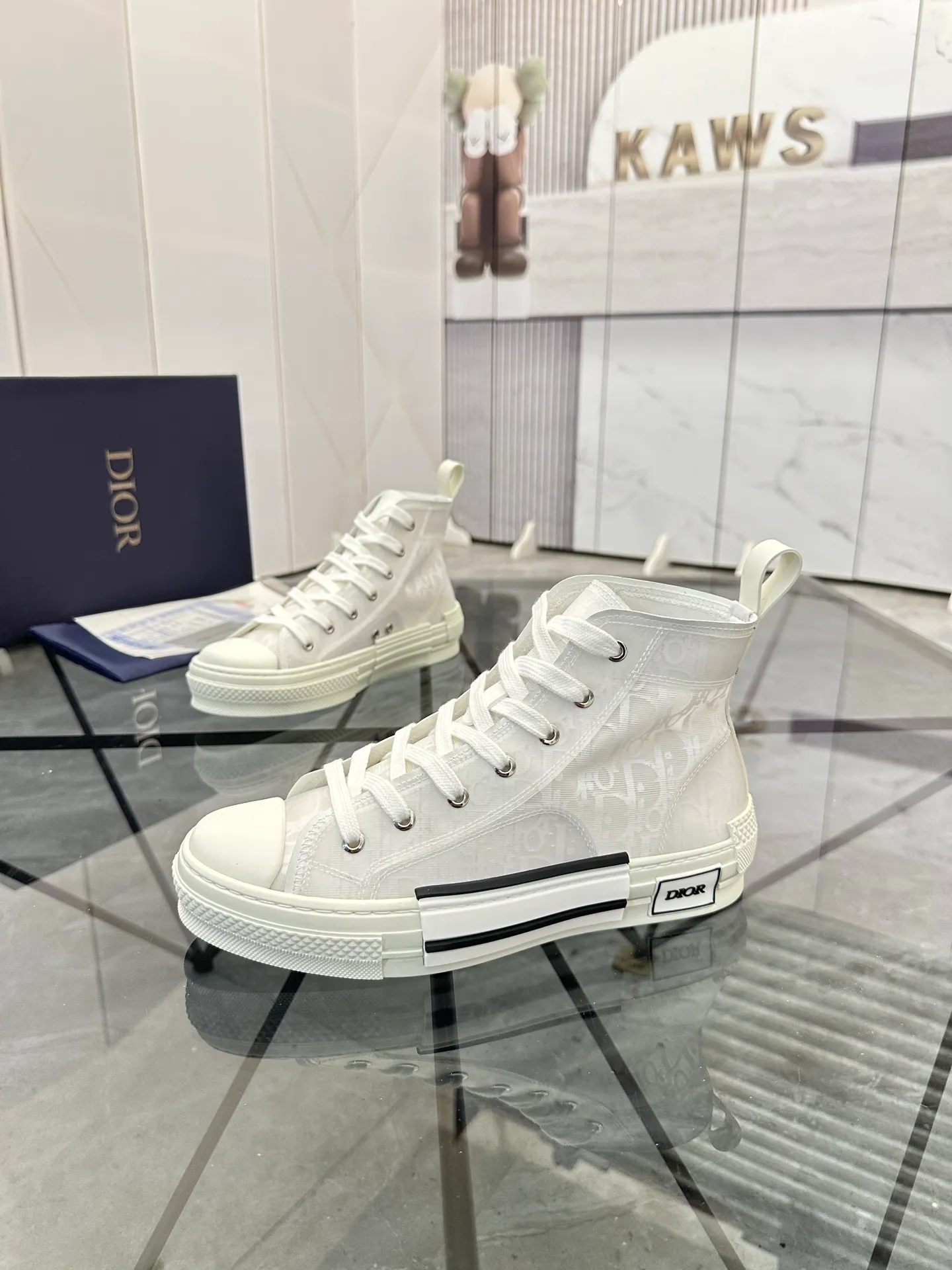 Selling men's shoes 💰: 💰P440¥ Product trademark: Dio* "Dior*" high-top casual shoes Regular size: 36-45 (can be customized to 46) Couple style B23 Product materials: Upper imported original fabric, breathable lining, original outsole. No.: 007